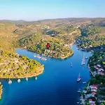 Philippa - Luxurious Five-room - Idyllic Location - First Row To The Sea - Spectacular View Of The Sea Bay - Unforgettable Sunsets - 15 Minutes From Supetar Ferry Port - Free Parking - Private Heated Pool