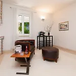 Villa Philippa - Luxurious Five-room - Idyllic Location - First Row To The Sea - Spectacular View Of The Sea Bay - Unforgettable Sunsets - 15 Minutes From Supetar Ferry Port - Free Parking - Private Heated Pool Sutivan