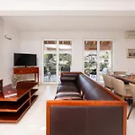 Villa Philippa - Luxurious Five-room - Idyllic Location - First Row To The Sea - Spectacular View Of The Sea Bay - Unforgettable Sunsets - 15 Minutes From Supetar Ferry Port - Free Parking - Private Heated Pool Sutivan