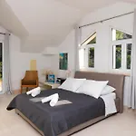 Villa Philippa - Luxurious Five-room - Idyllic Location - First Row To The Sea - Spectacular View Of The Sea Bay - Unforgettable Sunsets - 15 Minutes From Supetar Ferry Port - Free Parking - Private Heated Pool Sutivan