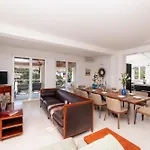 Philippa - Luxurious Five-room - Idyllic Location - First Row To The Sea - Spectacular View Of The Sea Bay - Unforgettable Sunsets - 15 Minutes From Supetar Ferry Port - Free Parking - Private Heated Pool *