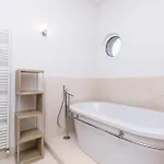 Philippa - Luxurious Five-room - Idyllic Location - First Row To The Sea - Spectacular View Of The Sea Bay - Unforgettable Sunsets - 15 Minutes From Supetar Ferry Port - Free Parking - Private Heated Pool Sutivan