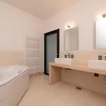 Philippa - Luxurious Five-room - Idyllic Location - First Row To The Sea - Spectacular View Of The Sea Bay - Unforgettable Sunsets - 15 Minutes From Supetar Ferry Port - Free Parking - Private Heated Pool Villa Sutivan