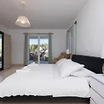 Philippa - Luxurious Five-room - Idyllic Location - First Row To The Sea - Spectacular View Of The Sea Bay - Unforgettable Sunsets - 15 Minutes From Supetar Ferry Port - Free Parking - Private Heated Pool Villa *