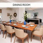 Philippa - Luxurious Five-room - Idyllic Location - First Row To The Sea - Spectacular View Of The Sea Bay - Unforgettable Sunsets - 15 Minutes From Supetar Ferry Port - Free Parking - Private Heated Pool Villa Sutivan