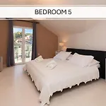 Philippa - Luxurious Five-room - Idyllic Location - First Row To The Sea - Spectacular View Of The Sea Bay - Unforgettable Sunsets - 15 Minutes From Supetar Ferry Port - Free Parking - Private Heated Pool Villa