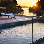 Philippa - Luxurious Five-room - Idyllic Location - First Row To The Sea - Spectacular View Of The Sea Bay - Unforgettable Sunsets - 15 Minutes From Supetar Ferry Port - Free Parking - Private Heated Pool Villa *
