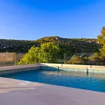 Villa Philippa - Luxurious Five-room - Idyllic Location - First Row To The Sea - Spectacular View Of The Sea Bay - Unforgettable Sunsets - 15 Minutes From Supetar Ferry Port - Free Parking - Private Heated Pool *