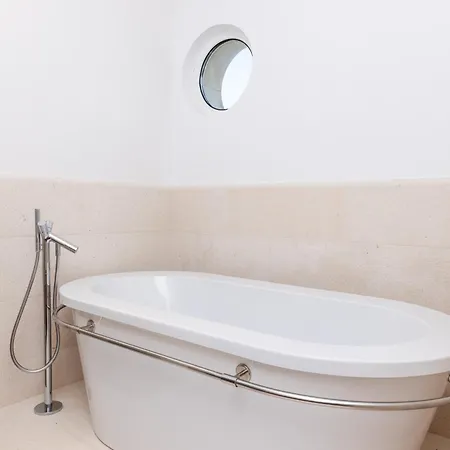 Philippa - Luxurious Five-room - Idyllic Location - First Row To The Sea - Spectacular View Of The Sea Bay - Unforgettable Sunsets - 15 Minutes From Supetar Ferry Port - Free Parking - Private Heated Pool Sutivan
