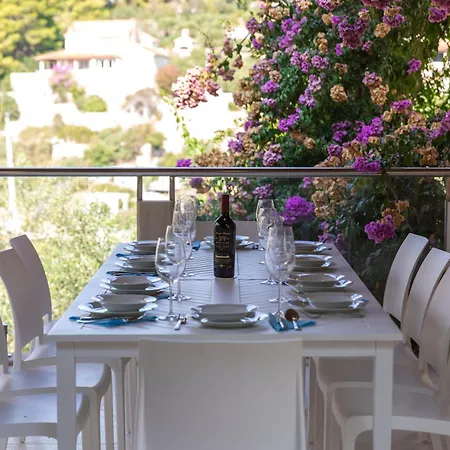 Philippa - Luxurious Five-room - Idyllic Location - First Row To The Sea - Spectacular View Of The Sea Bay - Unforgettable Sunsets - 15 Minutes From Supetar Ferry Port - Free Parking - Private Pool
