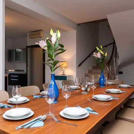 Villa Philippa - Luxurious Five-room - Idyllic Location - First Row To The Sea - Spectacular View Of The Sea Bay - Unforgettable Sunsets - 15 Minutes From Supetar Ferry Port - Free Parking - Private Pool
