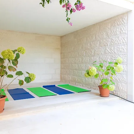 Philippa - Luxurious Five-room - Idyllic Location - First Row To The Sea - Spectacular View Of The Sea Bay - Unforgettable Sunsets - 15 Minutes From Supetar Ferry Port - Free Parking - Private Heated Pool Villa Sutivan