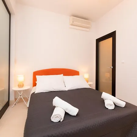 Philippa - Luxurious Five-room - Idyllic Location - First Row To The Sea - Spectacular View Of The Sea Bay - Unforgettable Sunsets - 15 Minutes From Supetar Ferry Port - Free Parking - Private Pool Sutivan