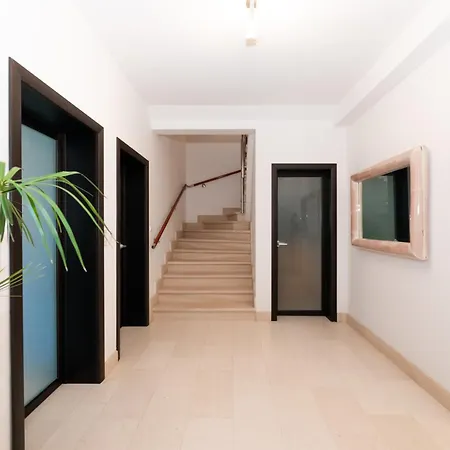 Philippa - Luxurious Five-room - Idyllic Location - First Row To The Sea - Spectacular View Of The Sea Bay - Unforgettable Sunsets - 15 Minutes From Supetar Ferry Port - Free Parking - Private Pool Villa Sutivan