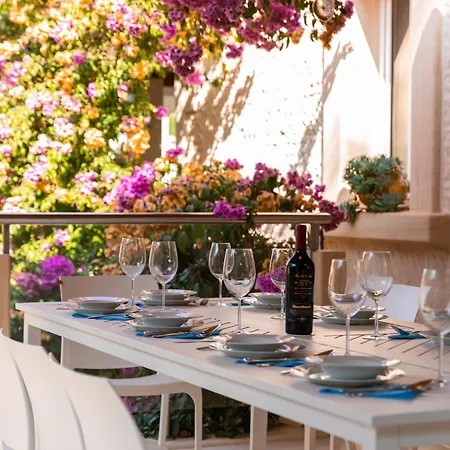 Vila Philippa - Luxurious Five-room - Idyllic Location - First Row To The Sea - Spectacular View Of The Sea Bay - Unforgettable Sunsets - 15 Minutes From Supetar Ferry Port - Free Parking - Private Pool Sutivan