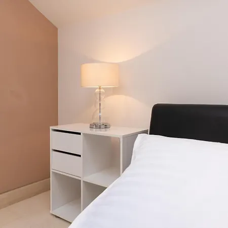 Philippa - Luxurious Five-room - Idyllic Location - First Row To The Sea - Spectacular View Of The Sea Bay - Unforgettable Sunsets - 15 Minutes From Supetar Ferry Port - Free Parking - Private Pool *