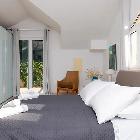 Philippa - Luxurious Five-room - Idyllic Location - First Row To The Sea - Spectacular View Of The Sea Bay - Unforgettable Sunsets - 15 Minutes From Supetar Ferry Port - Free Parking - Private Pool * Sutivan