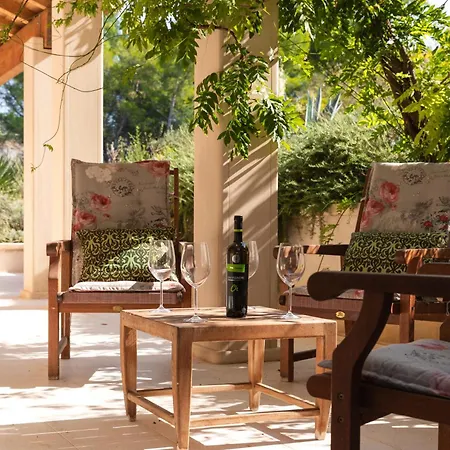 Philippa - Luxurious Five-room - Idyllic Location - First Row To The Sea - Spectacular View Of The Sea Bay - Unforgettable Sunsets - 15 Minutes From Supetar Ferry Port - Free Parking - Private Pool * Sutivan