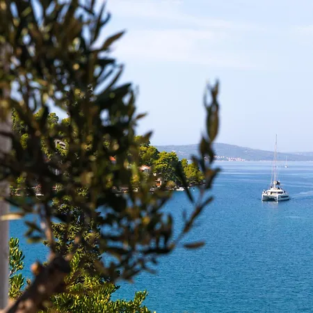 Philippa - Luxurious Five-room - Idyllic Location - First Row To The Sea - Spectacular View Of The Sea Bay - Unforgettable Sunsets - 15 Minutes From Supetar Ferry Port - Free Parking - Private Heated Pool * Sutivan