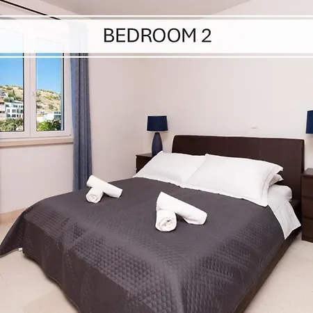 Philippa - Luxurious Five-room - Idyllic Location - First Row To The Sea - Spectacular View Of The Sea Bay - Unforgettable Sunsets - 15 Minutes From Supetar Ferry Port - Free Parking - Private Heated Pool Villa *