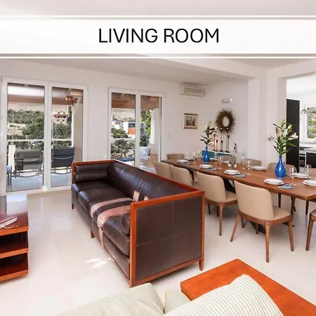 Philippa - Luxurious Five-room - Idyllic Location - First Row To The Sea - Spectacular View Of The Sea Bay - Unforgettable Sunsets - 15 Minutes From Supetar Ferry Port - Free Parking - Private Pool * Sutivan