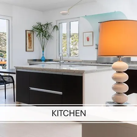 Philippa - Luxurious Five-room - Idyllic Location - First Row To The Sea - Spectacular View Of The Sea Bay - Unforgettable Sunsets - 15 Minutes From Supetar Ferry Port - Free Parking - Private Pool Villa Sutivan