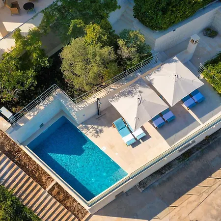 Philippa - Luxurious Five-room - Idyllic Location - First Row To The Sea - Spectacular View Of The Sea Bay - Unforgettable Sunsets - 15 Minutes From Supetar Ferry Port - Free Parking - Private Pool * Sutivan